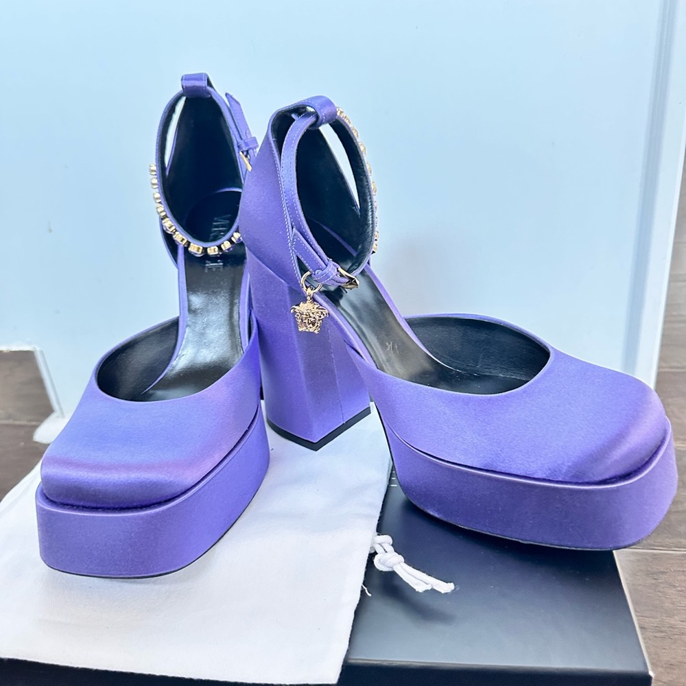 Brand new in Box Versace heels never worn comes in original box and dust bag.